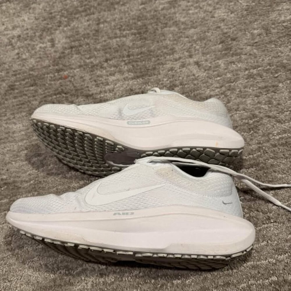 Nike Winflo 11 Women’s size 8.5 shoes (all white)